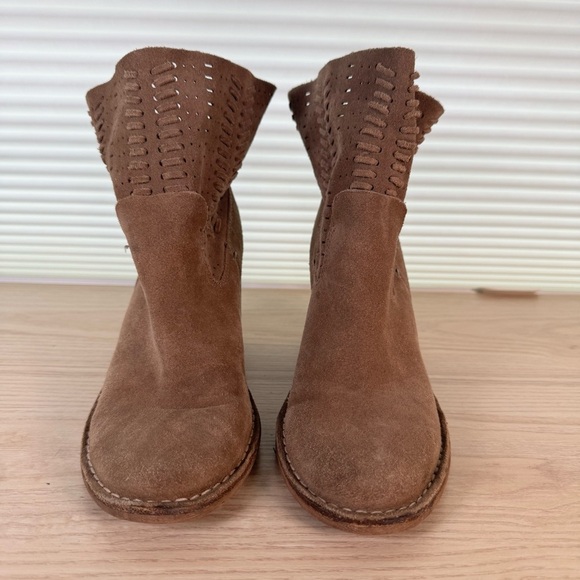 Dolce Vita Landon Brown Suede Woven Heeled Booties size 7 - Picture 3 of 7